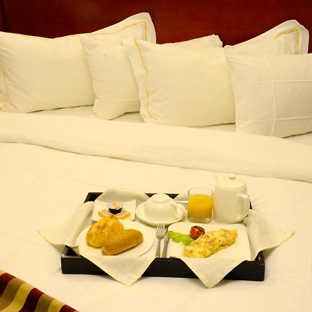 Hotel La Falaise Яунде Екстер'єр фото