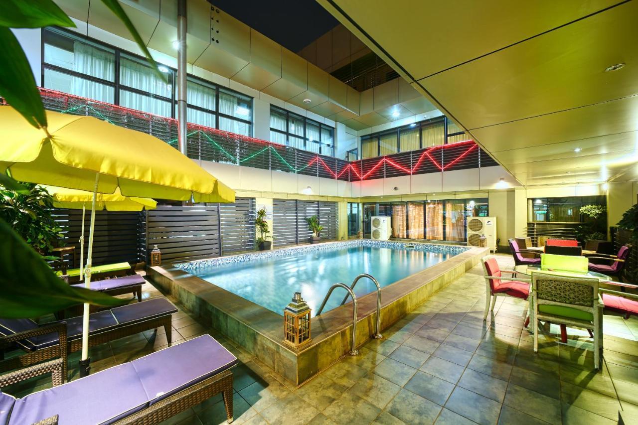Hotel La Falaise Яунде Екстер'єр фото