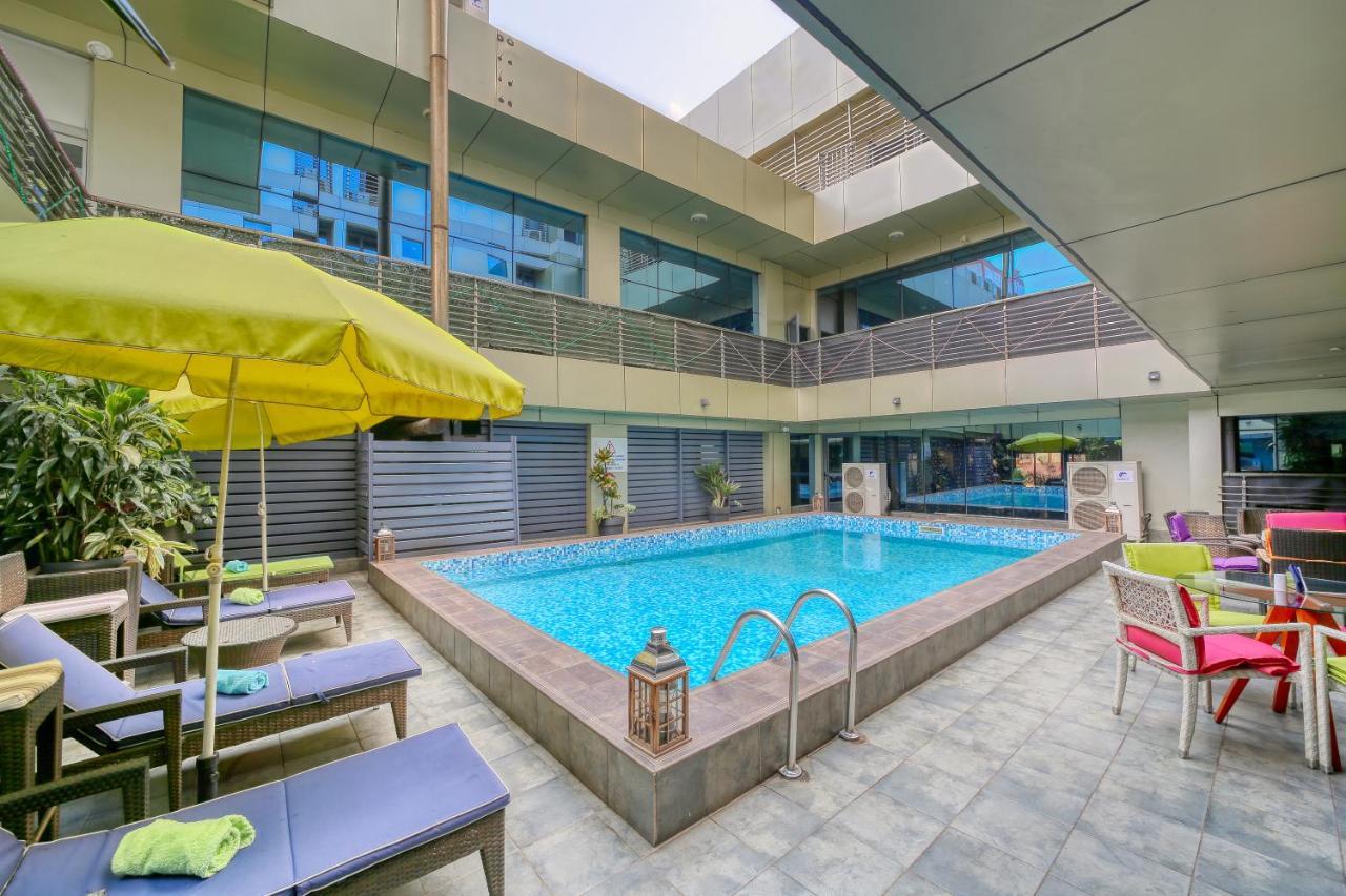 Hotel La Falaise Яунде Екстер'єр фото