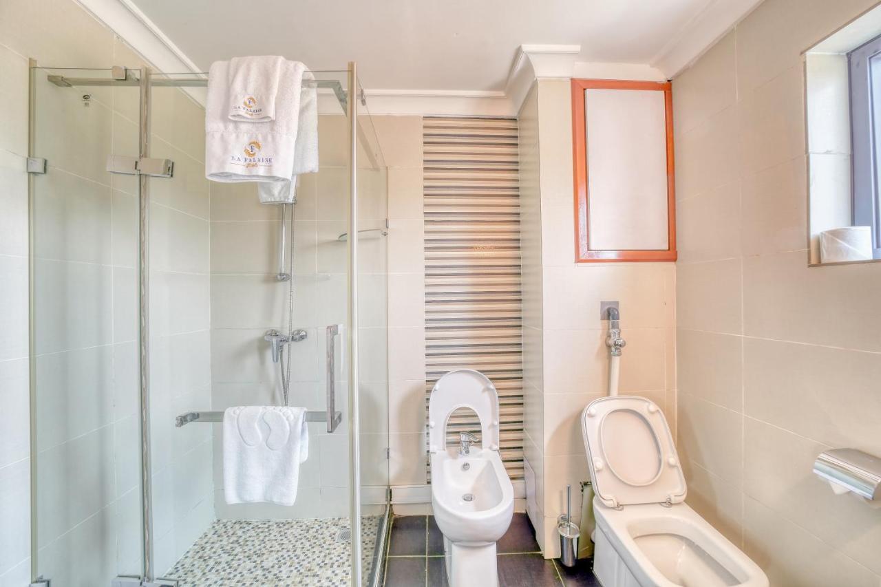 Hotel La Falaise Яунде Екстер'єр фото