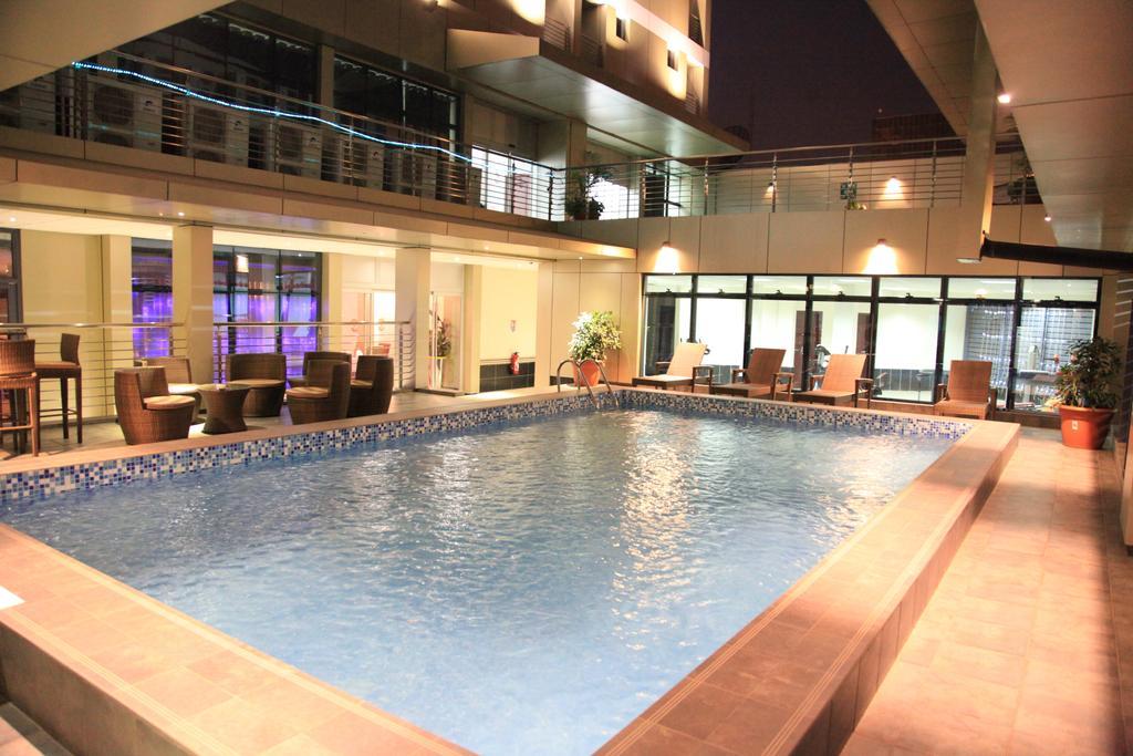 Hotel La Falaise Яунде Екстер'єр фото