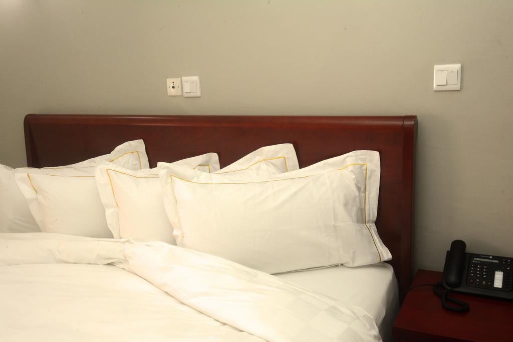 Hotel La Falaise Яунде Екстер'єр фото