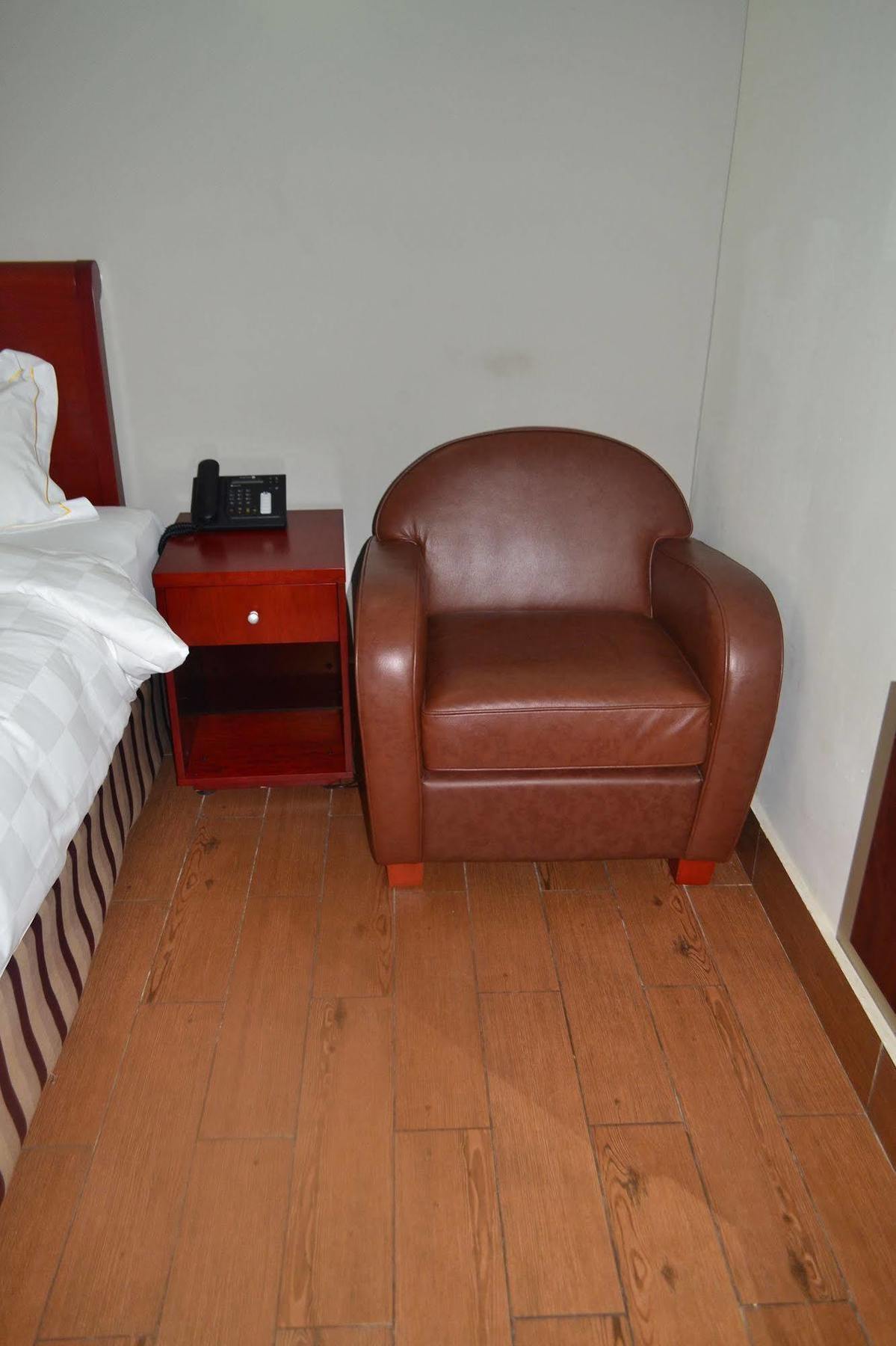 Hotel La Falaise Яунде Екстер'єр фото