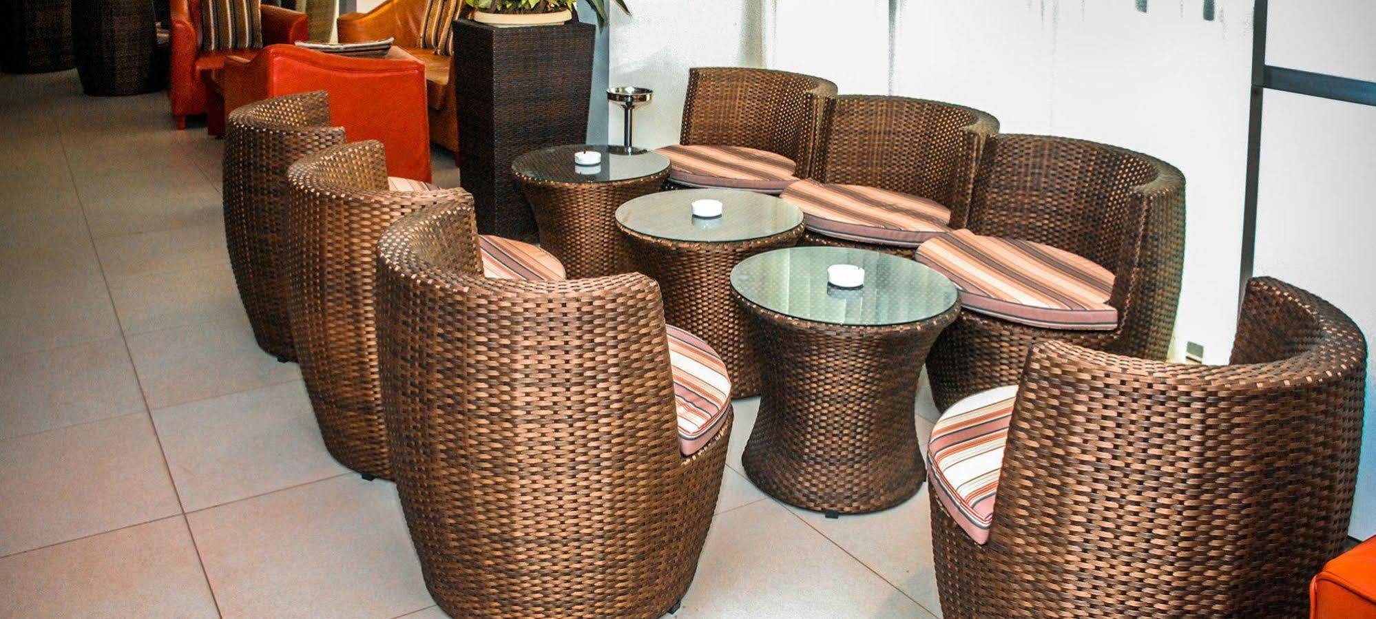 Hotel La Falaise Яунде Екстер'єр фото